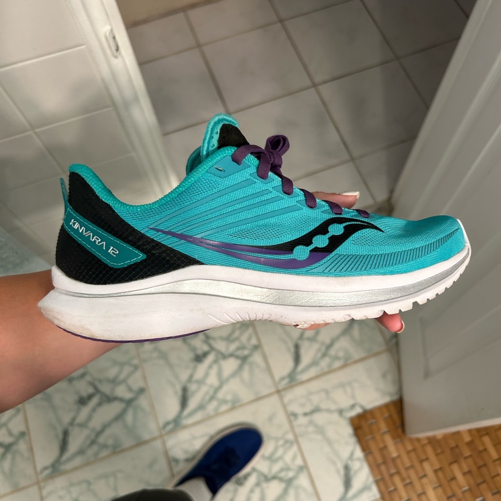 Saucony running shoes size 9
